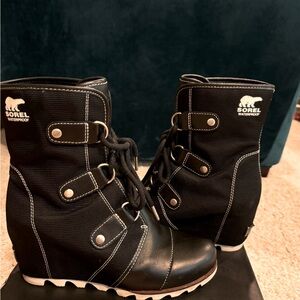 Sorel Joan of Arctic black Mid X Celebration boot, Size 9